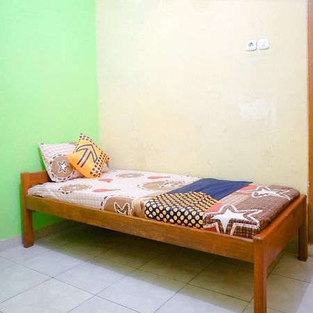 Oyo 2440 Wallet Family Residence Syariah Lumajang Zewnętrze zdjęcie