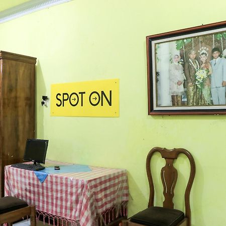 Oyo 2440 Wallet Family Residence Syariah Lumajang Zewnętrze zdjęcie