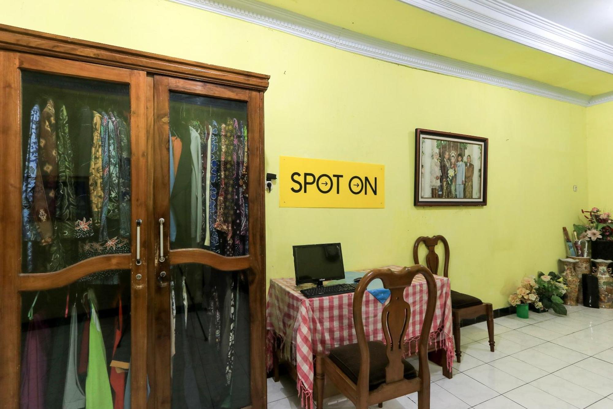 Oyo 2440 Wallet Family Residence Syariah Lumajang Zewnętrze zdjęcie